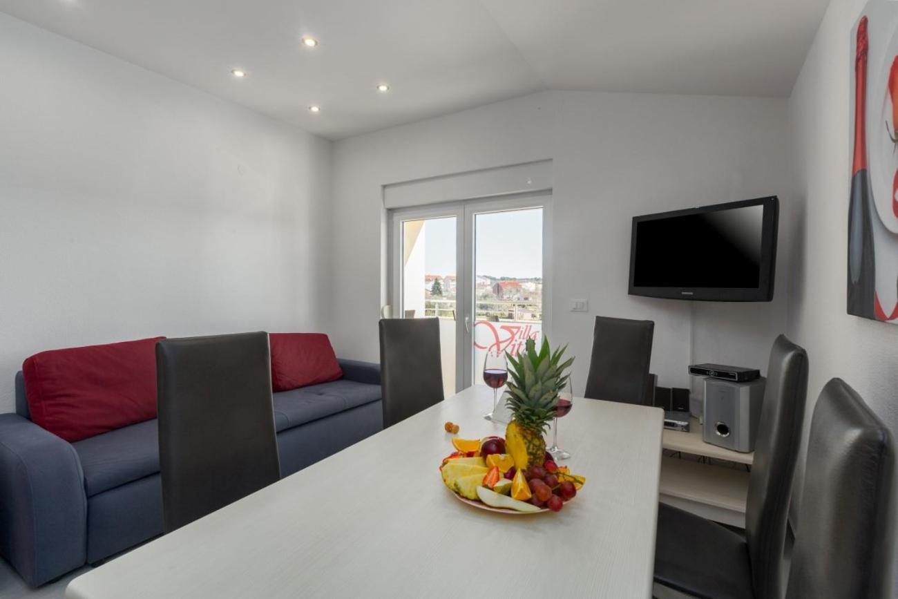 Villa Vita Apartments & Studios With Common Pool Valbandon 外观 照片