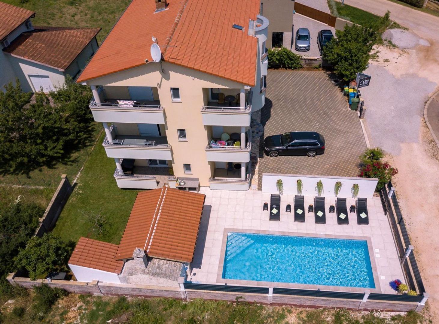 Villa Vita Apartments & Studios With Common Pool Valbandon 外观 照片