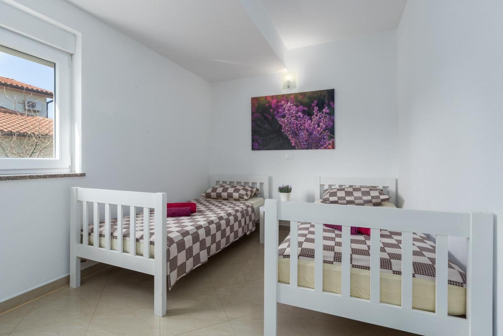 Villa Vita Apartments & Studios With Common Pool Valbandon 外观 照片
